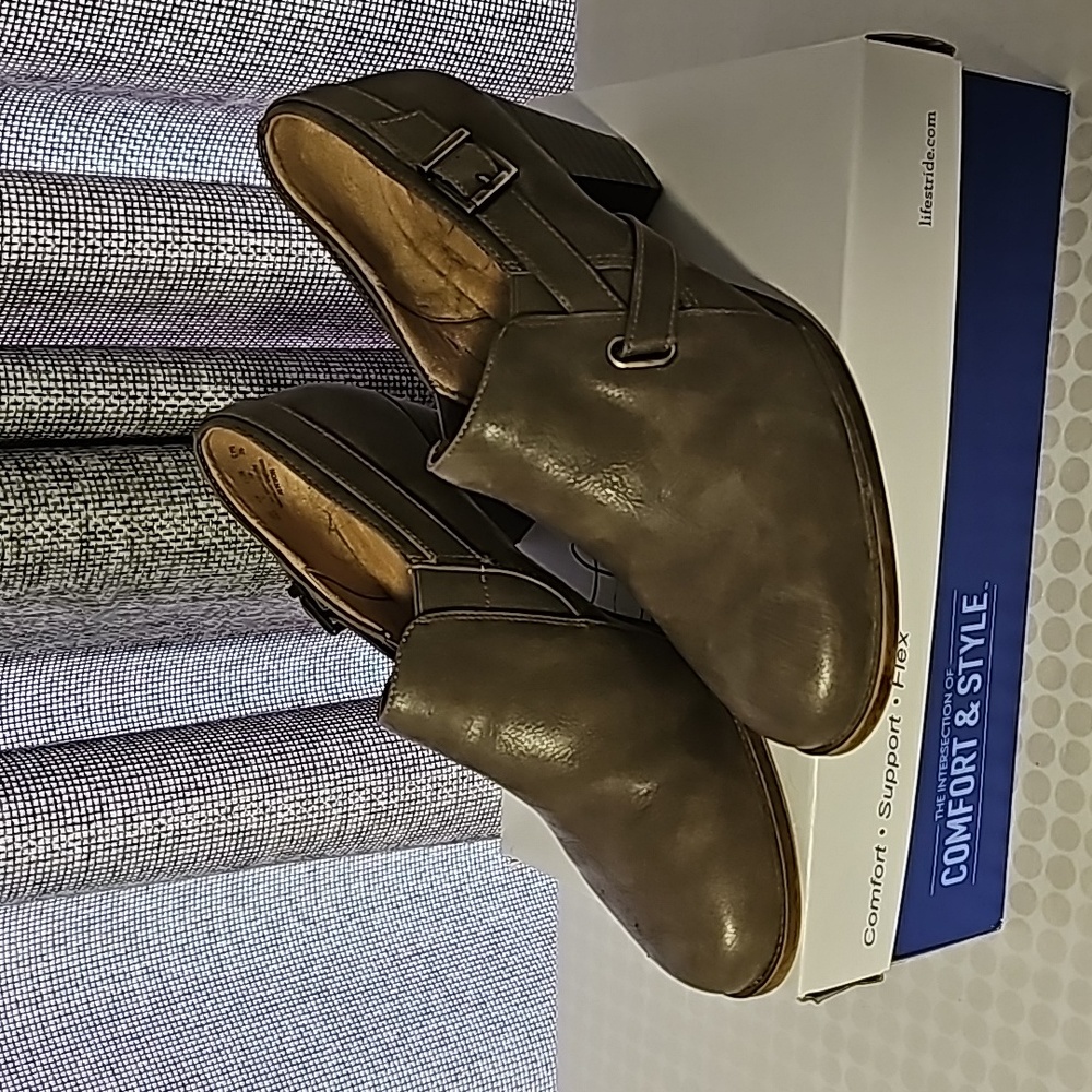 Life Stride Jenson Taupe Callwind Size 8